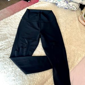ALO YOGA BLACK SLICED LEGGINGS
